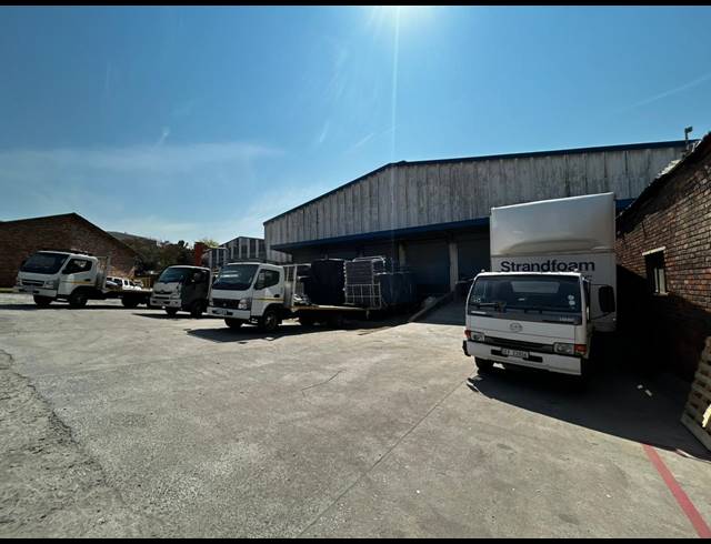 2,900M² WAREHOUSE TO LET IN KEW